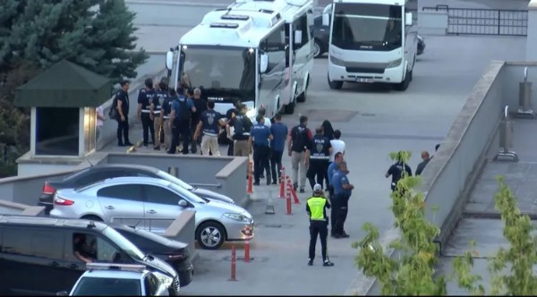 'Yiyebildiğiniz Kadar Yiyin' Belediye Ekibine Rüşvet Talimatı